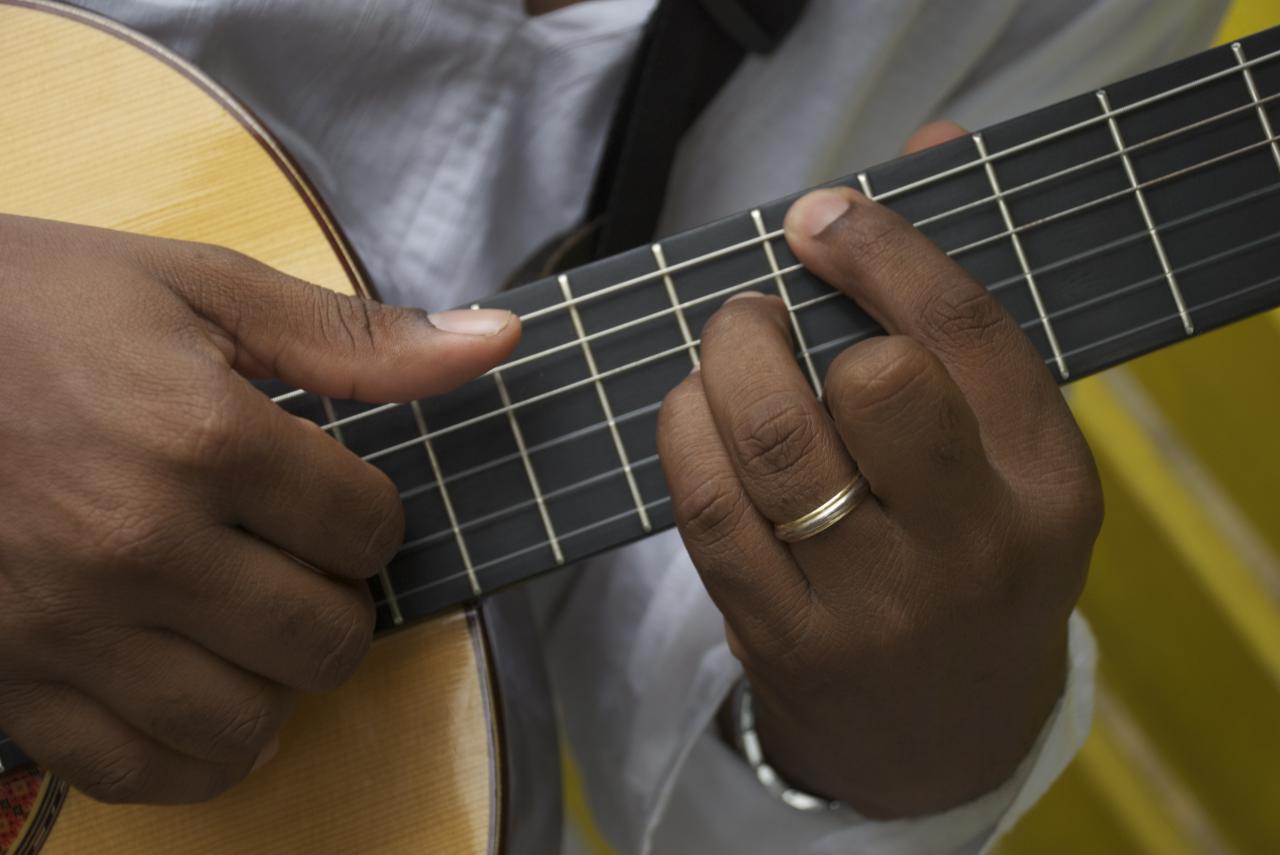 doigts-de-fred-sur-la-guitare.jpg