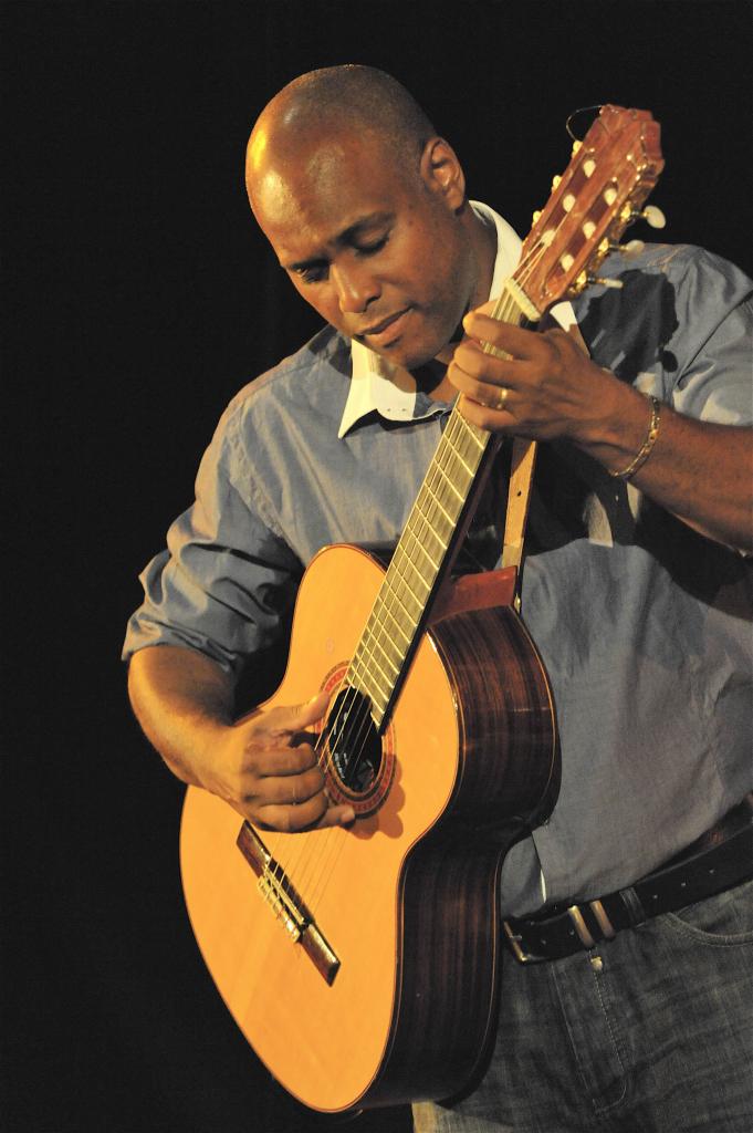 fred-et-guitare-joli-photo.jpg