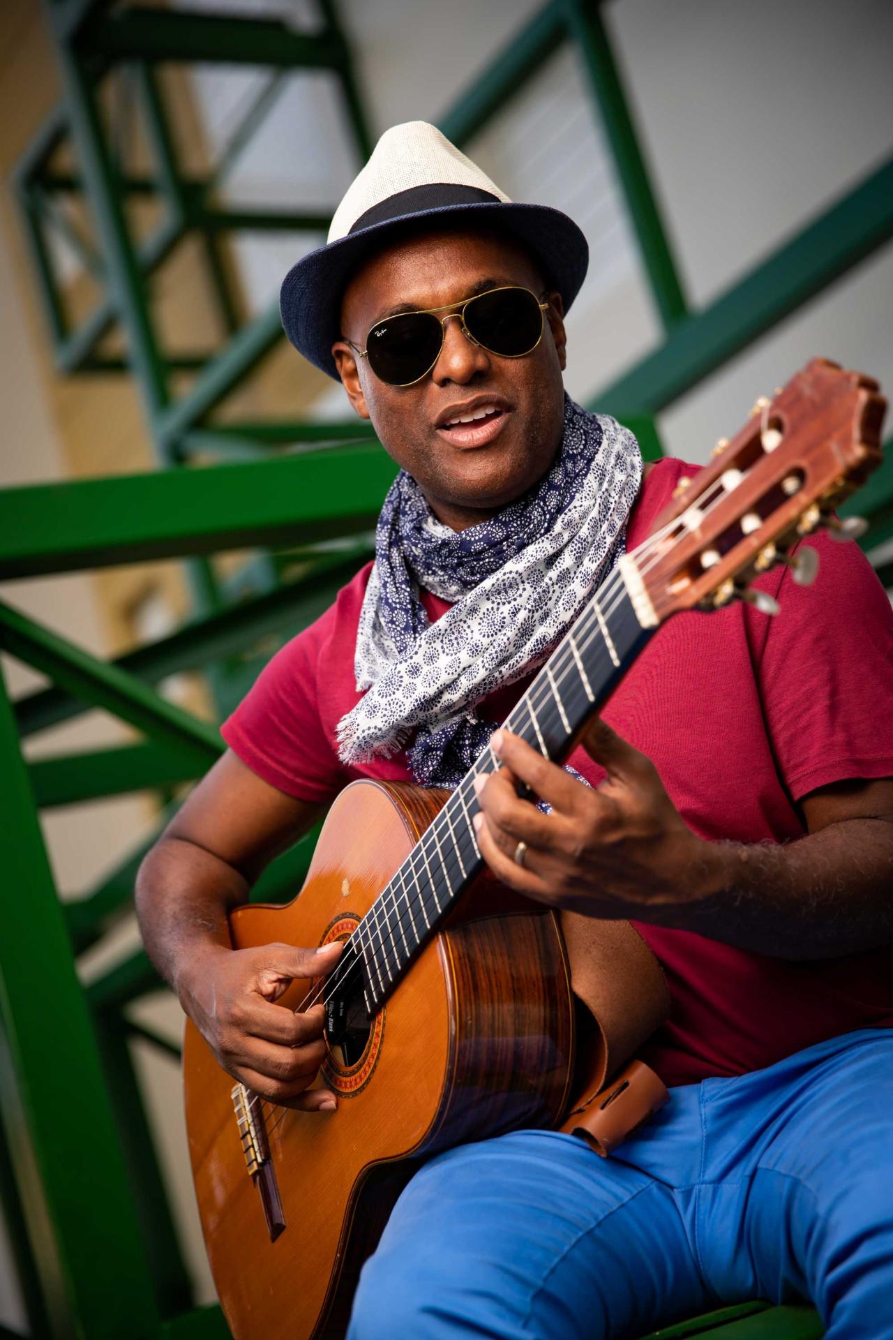 Fred guitare close