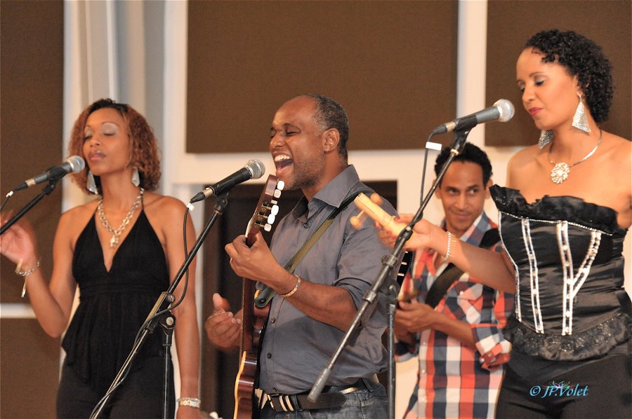 fred-jessy-et-sandra-a-la-rotonde-dans-l-intense.jpg