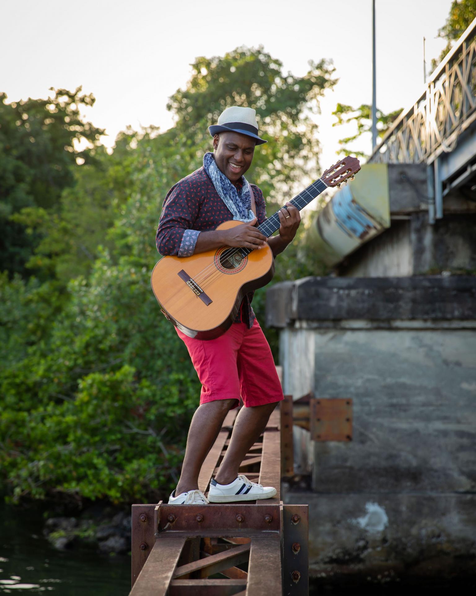 Guitare cote sous le pont